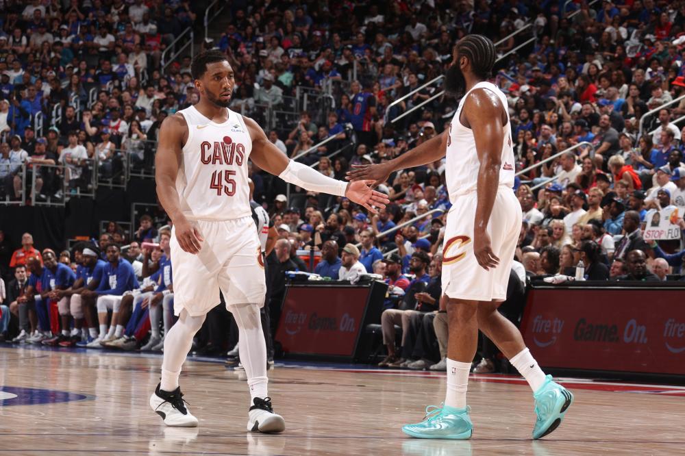 布泽尔状元稳了 大一数据全面超越弗拉格 名嘴忧虑其能否适应NBA